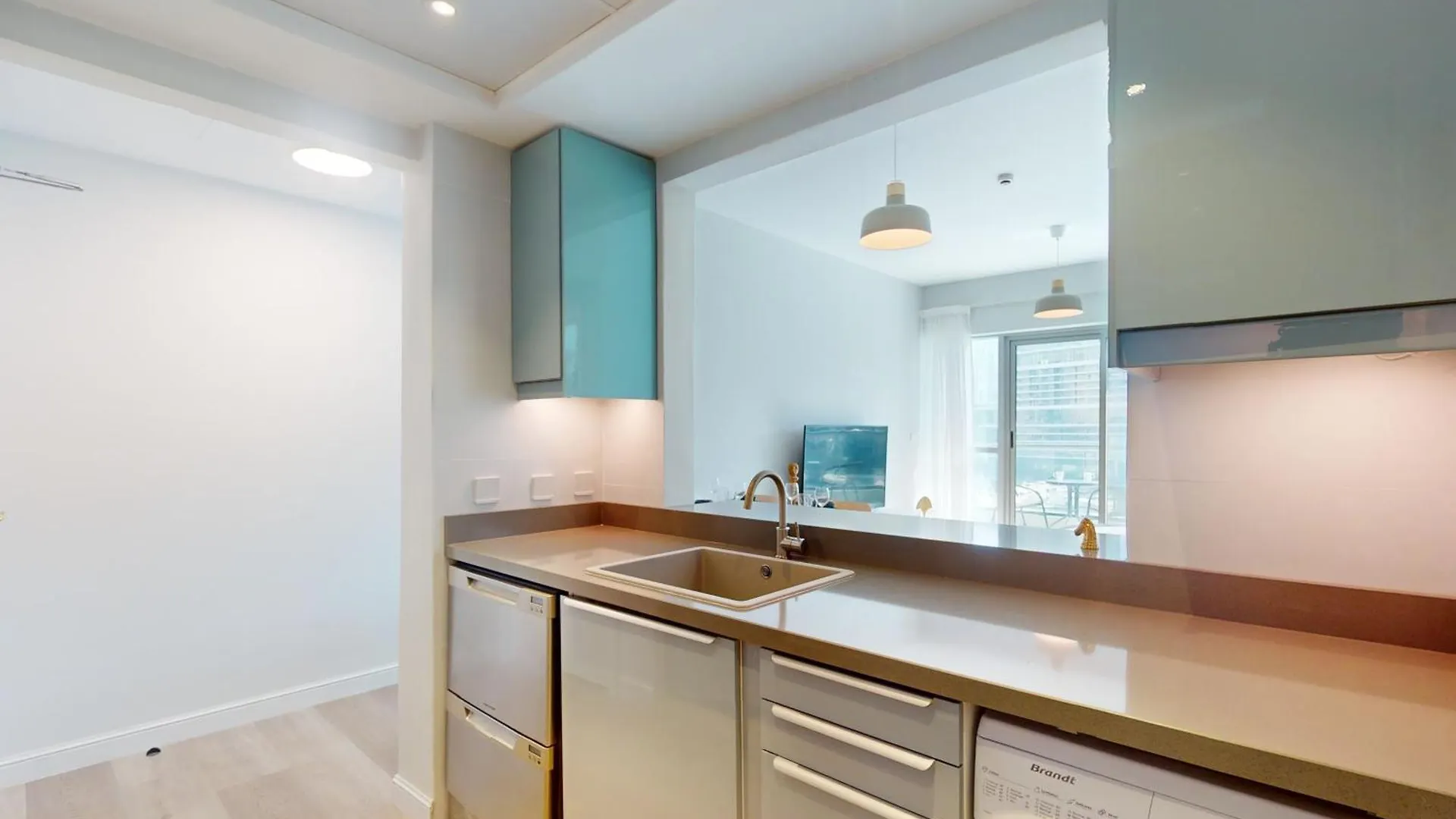 The Point Tower - Chic One Bedroom Dubai Apartment