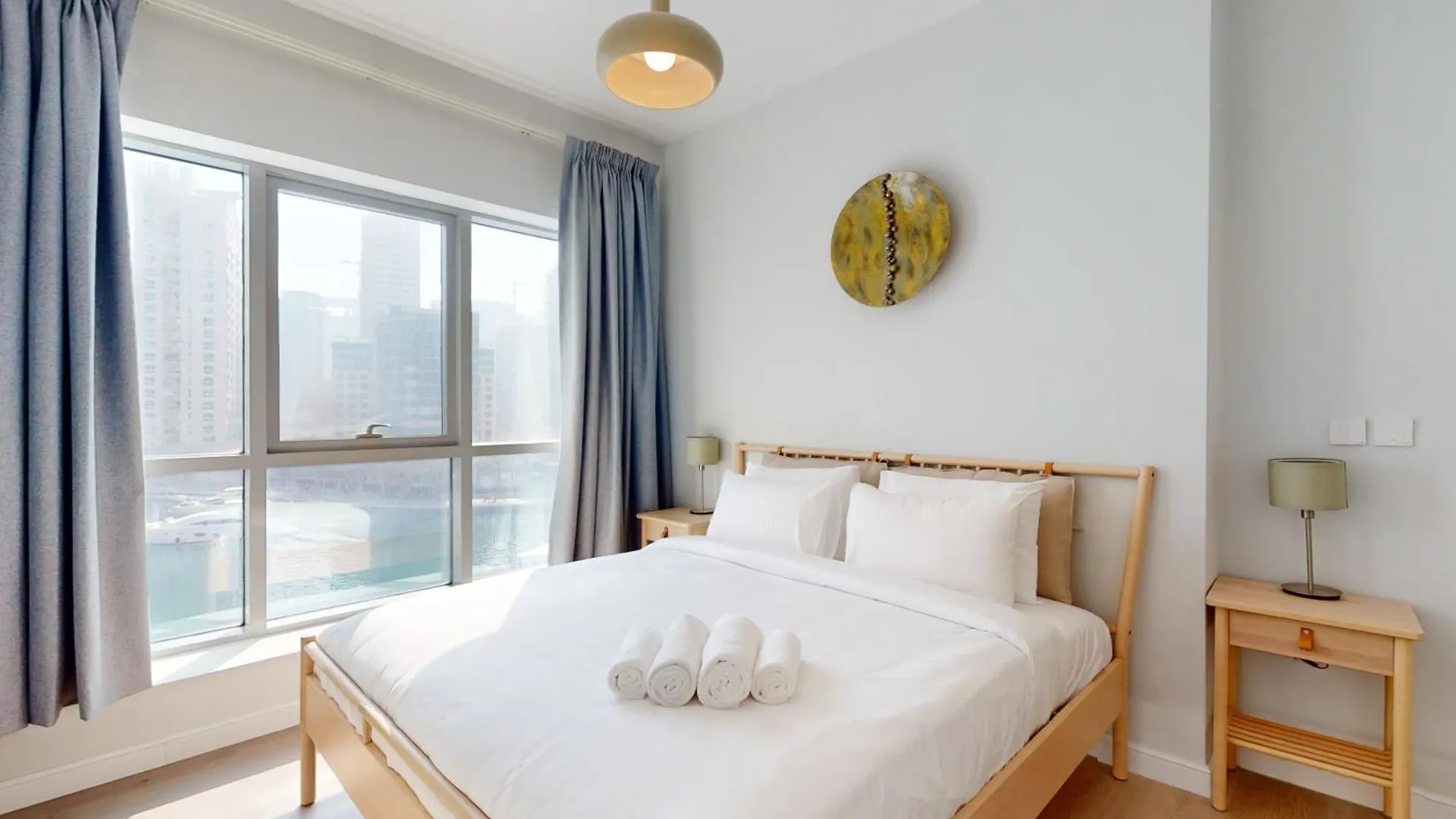 The Point Tower - Chic One Bedroom Dubai Apartment