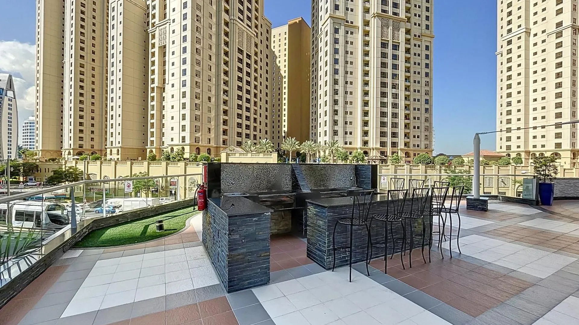The Point Tower - Chic One Bedroom Dubai Apartment