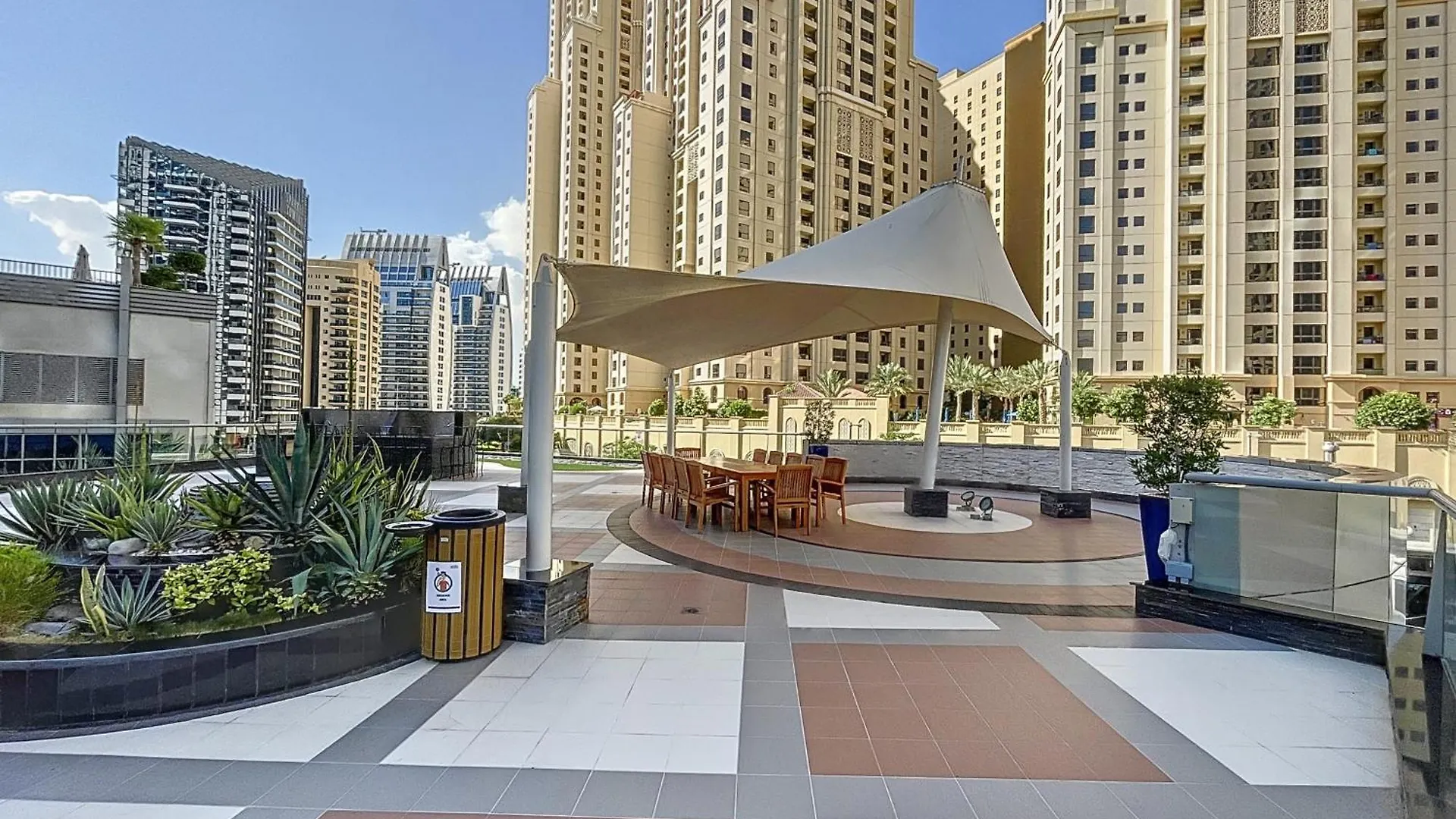 The Point Tower - Chic One Bedroom Dubai Apartment